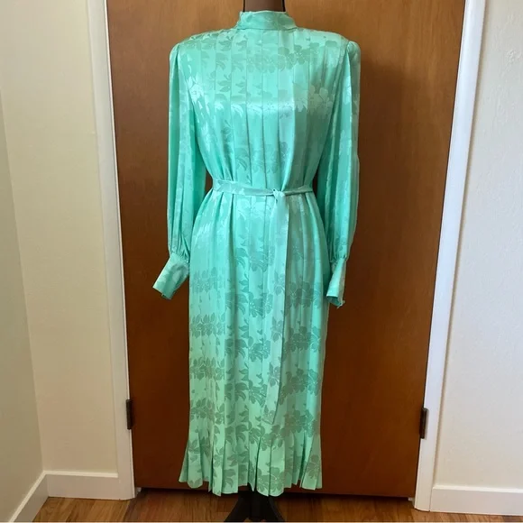 Vintage 80s Adele Simpson 100% Silk Seafoam Green Dress Long Sleeve Pleated 12 - Picture 4 of 16